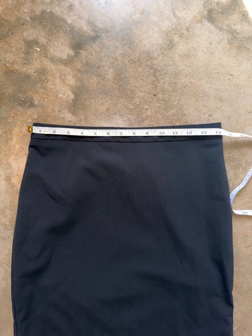Banana Republic Black Pencil Skirt - Size 6 - Picture 5 of 11